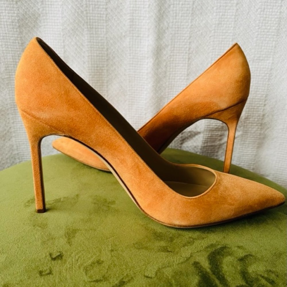 Manolo Blahnik pump